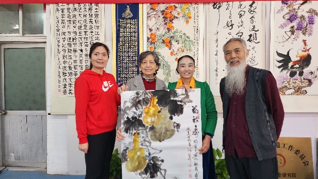 陈香梅世界艺术家协会书画笔会在京举行 17位名家挥毫共绘艺术盛宴 2025年10月8日上午10时,由陈香梅世界艺术家协会主办的“书画艺术交流笔会”在北京盛合体育中心圆满举行。来自全国各地的17(图7) 陈香梅世界艺术家协会书画笔会在京举行 17位名家挥毫共绘艺术盛宴 2025年10月8日上午10时,由陈香梅世界艺术家协会主办的“书画艺术交流笔会”在北京盛合体育中心圆满举行。来自全国各地的17(图7)